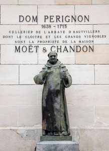 MARNE - Statue de Dom Pérignon, Mo?t et Chandon (Epernay)